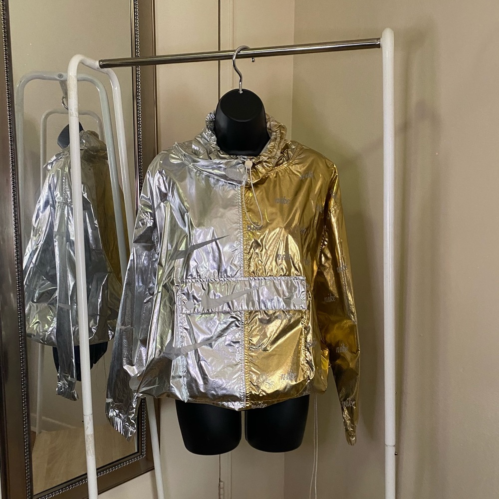 NIKE Woman’s Metallic Jacket